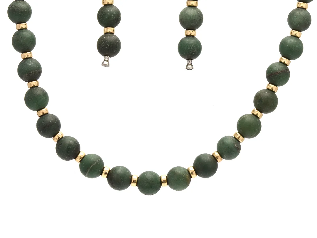 COLLIER, 14K guld, gröna stenkulor ca 10,3 mm, dobbar som passar Ole Lynggaard, längd 46 cm, vikt 59,7 g. — Smycken/Collier — Kaplans