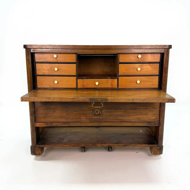 LITEN CHIFFONJE - 1 låda, beslag, tidigt 1900 tal.