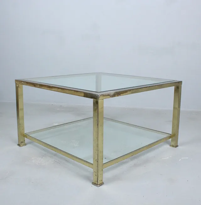 Italienischer Couchtisch aus Messing und Glas der 1970er.
