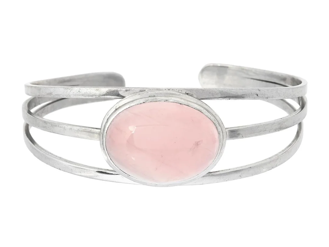 STELT ARMBAND, silver, cabochonslipad rosenkvarts, 50x63 mm, vikt 24,2 g. — Smycken/Armband — Kaplans