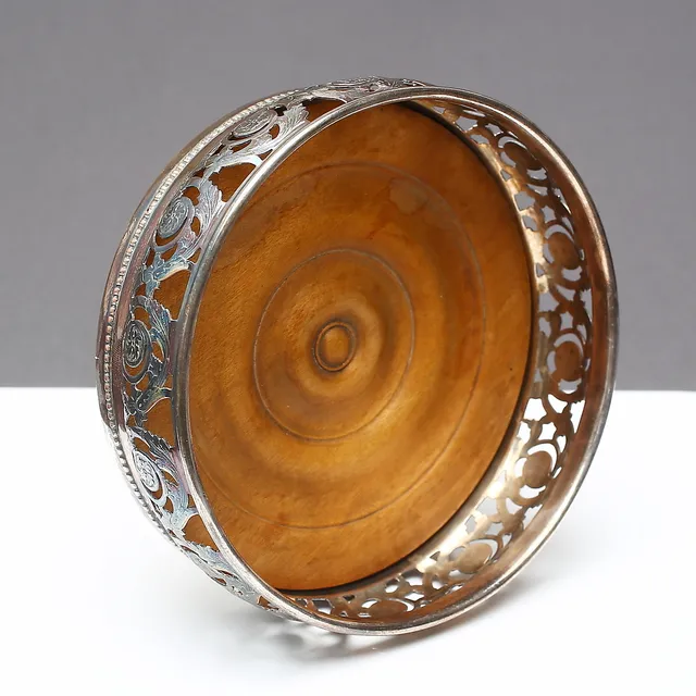 COASTER, nysilver, för champagneflaska, WMF, 1900-talets första hälft.