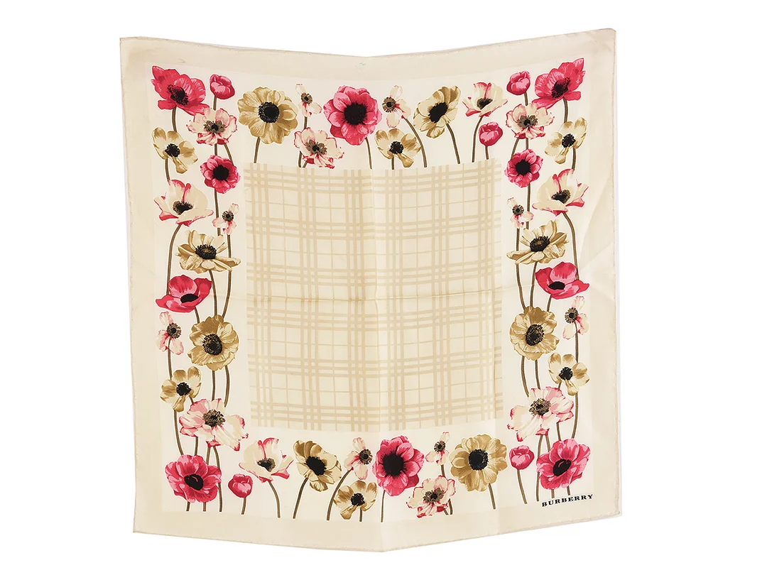 SCARF, BURBERRY, 100% siden, 48x48cm, beigie, blommor, rutig, någon fläck. — Accessoarer/Scarves — Kaplans
