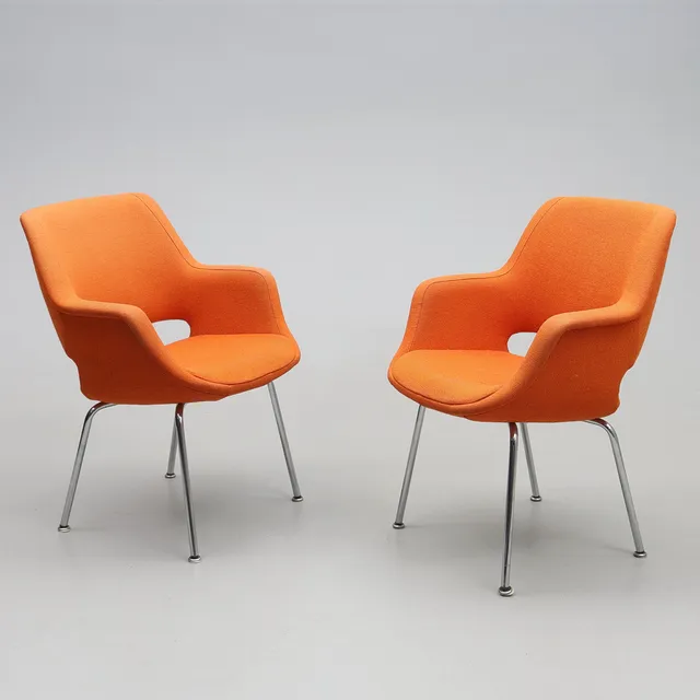 OLLI MANNERMAA. Stolar, 2 st, textil klädsel, kromat underrede, "Super-Kilta", Finnart, Finland.