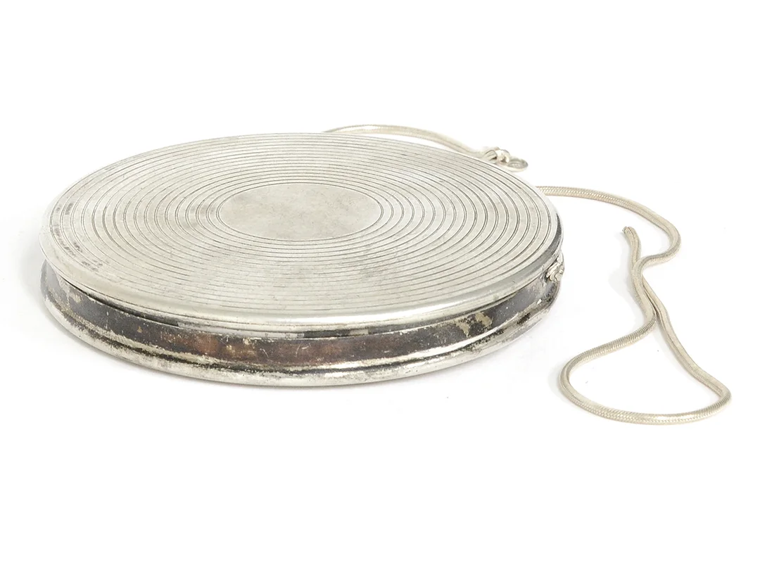 Spegeldosa med trasig spegel, 1st defekt kedja S925 Brv 60g — Silver/Övrigt — Kaplans