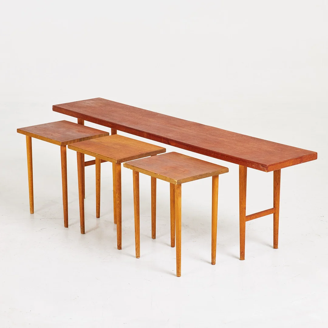 KURT ØSTERVIG. Bänk med satsbord, 4 dlr, teak, nr 200, Jasons, Danmark. — Tables — Stockholms Auktionsverk Sickla