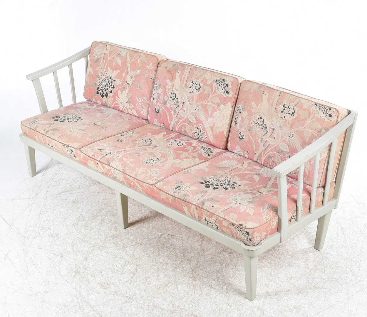 CARL MALMSTEN. soffa, "Visingsö", 1900-talets andra hälft. — Sofas & Seatings — Stockholms Auktionsverk Helsingborg