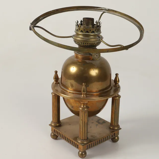 BORDSFOTOGENLAMPA, mässing/glas, Gusum, 1900-tal.