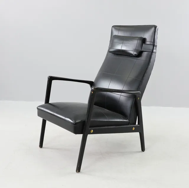 FÅTÖLJ, skinnimitation, 1950/60-tal.
