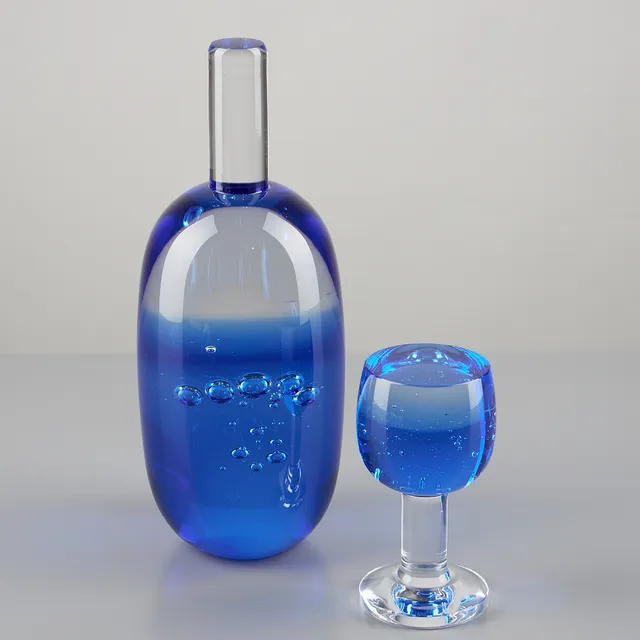 REIMA MAARONEN (1957). KONSTGLAS, flaska och glas, signerade Reima Maaronen Nuutajärvi samt daterade 2003, blåtonat helglas.