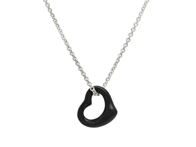 TIFFANY & CO, hänge med kedja, Open Heart, sterlingsilver, svart jade, design Elsa Peretti, höjd på hänget 11 mm, längd på kedjan 41 cm, vikt 2,1 g, originalpåse.