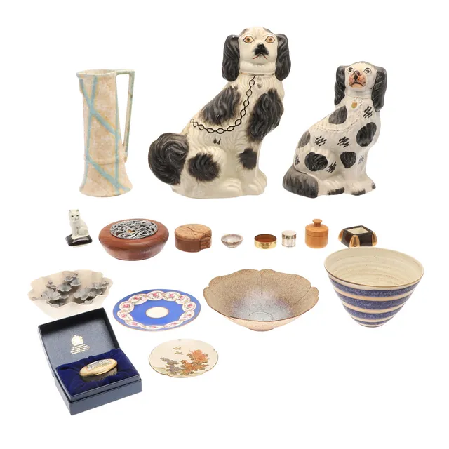 THREE STUDIO POTTERY BOWLS AND OTHER VARIOUS CERAMICS.