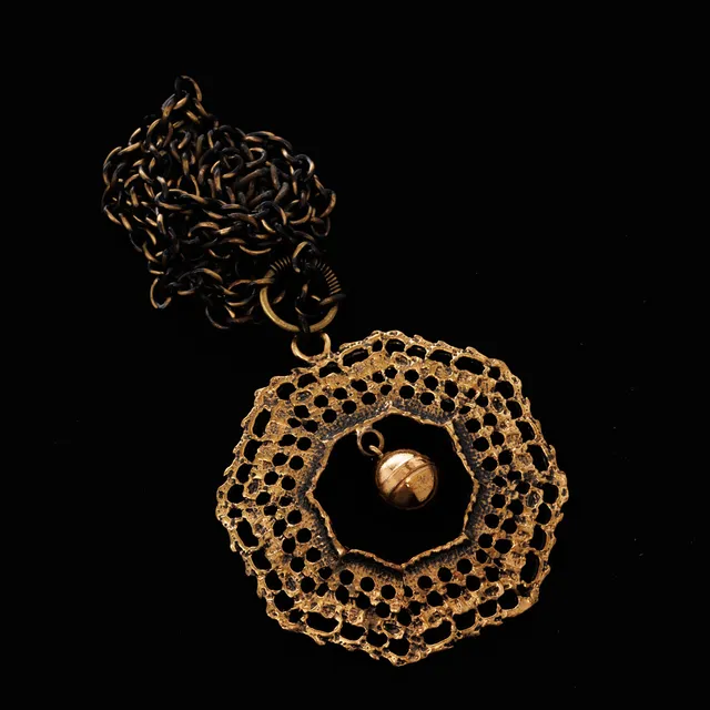 PENTTI SARPANEVA. Collier, Brons, Finland.