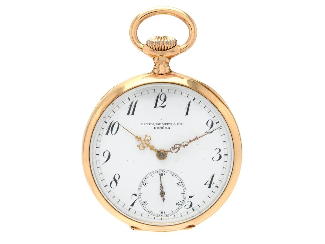 PATEK, PHILIPPE & Cie, Genève, fickur, 46 mm, Serie nr. 107306, Boett nr. 220458, 18K guld, ankargång, vargtänder (skadade), defekt (går ej, akut servicebehov), skadad urtavla, innerlock i 18K guld, bucklor ca 1900. — Klockor/Patek Philippe — Kaplans