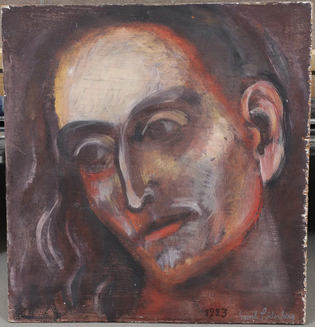 ERNST SÖDERBERG. Mansporträtt. Olja på pannå, signerad och daterad 1923. — Paintings — Växjö Auktionskammare