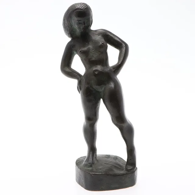 SIGGE BERGGREN. Skulptur, patinerad brons, stående kvinna, signerad.