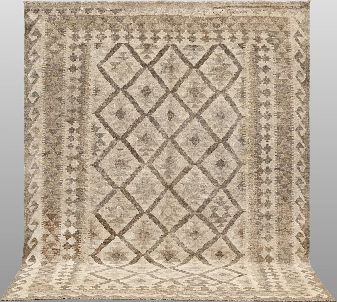ORIENTMATTA. Kelim naturfärgad, 229 x 183 cm. — Oriental Carpets & Textiles — Gomér & Andersson Jönköping