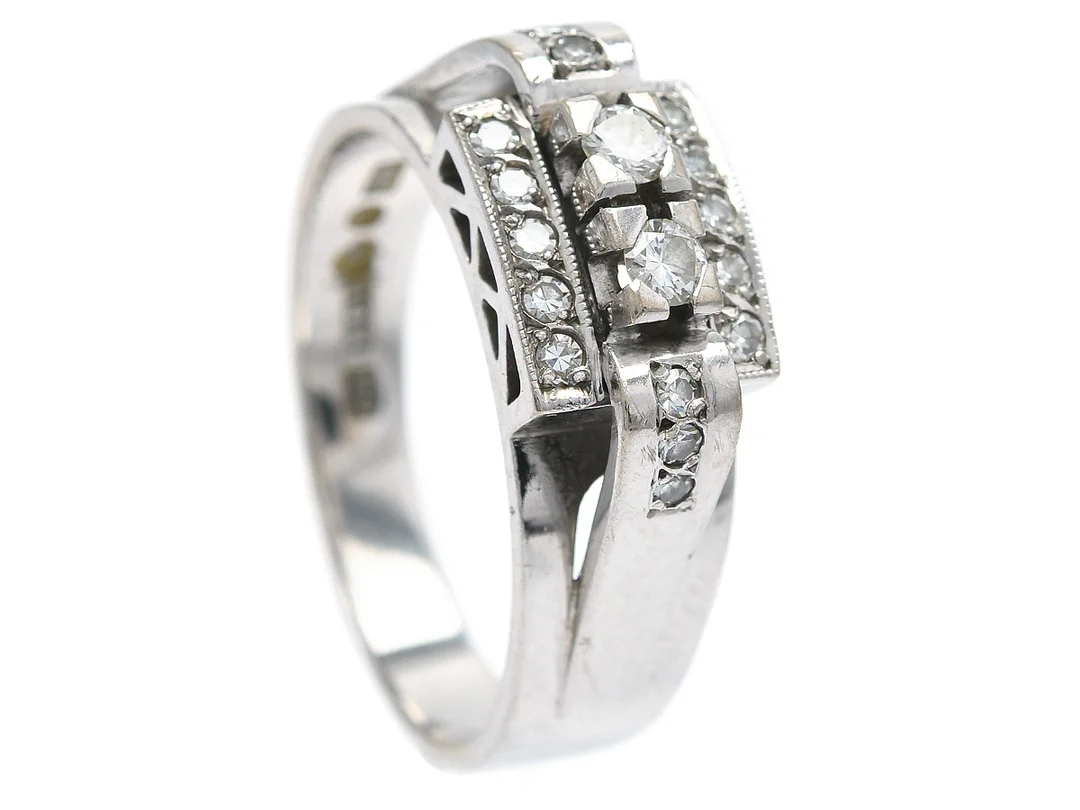 RING, 18K vitguld, 2 briljantslipade diamanter ca 0,13 ctv, ca TCR-CR/VS, 16 åttkantslipade diamanter ca 0,16 ctv, Petterssons Juvelerar, Stockholm 1971, stl 18,25 mm, vikt 6,5 g. — Smycken/Ring — Kaplans