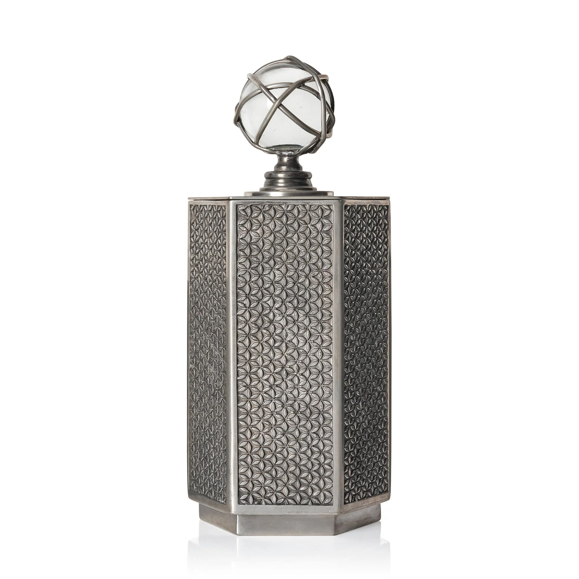 Firma Svenskt Tenn, burk med lock, modell "A 2265", Stockholm 1977. — Bukowskis
