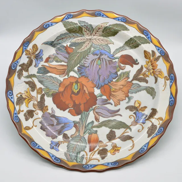 KONINKLIJK GOUDA ROYAL, "UNICA", GROSSER ZIERTELLER, STEINGUT, HANDBEMALT, HOLLAND, UM 1930.