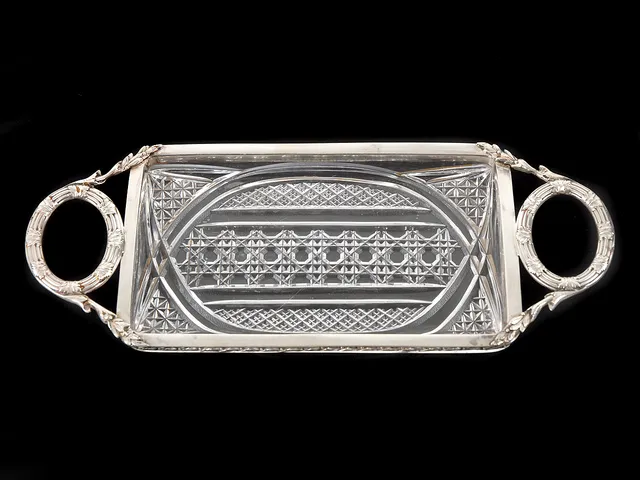 SERVERINGSFAT, silver, kristall, mått 13 x 32,5 cm, vikt 952,3 g.