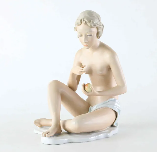 FRITZ HEIDENREICH. Figurin, Kvinna med äpple, Art Deco, Rosenthal, 1920-tal.