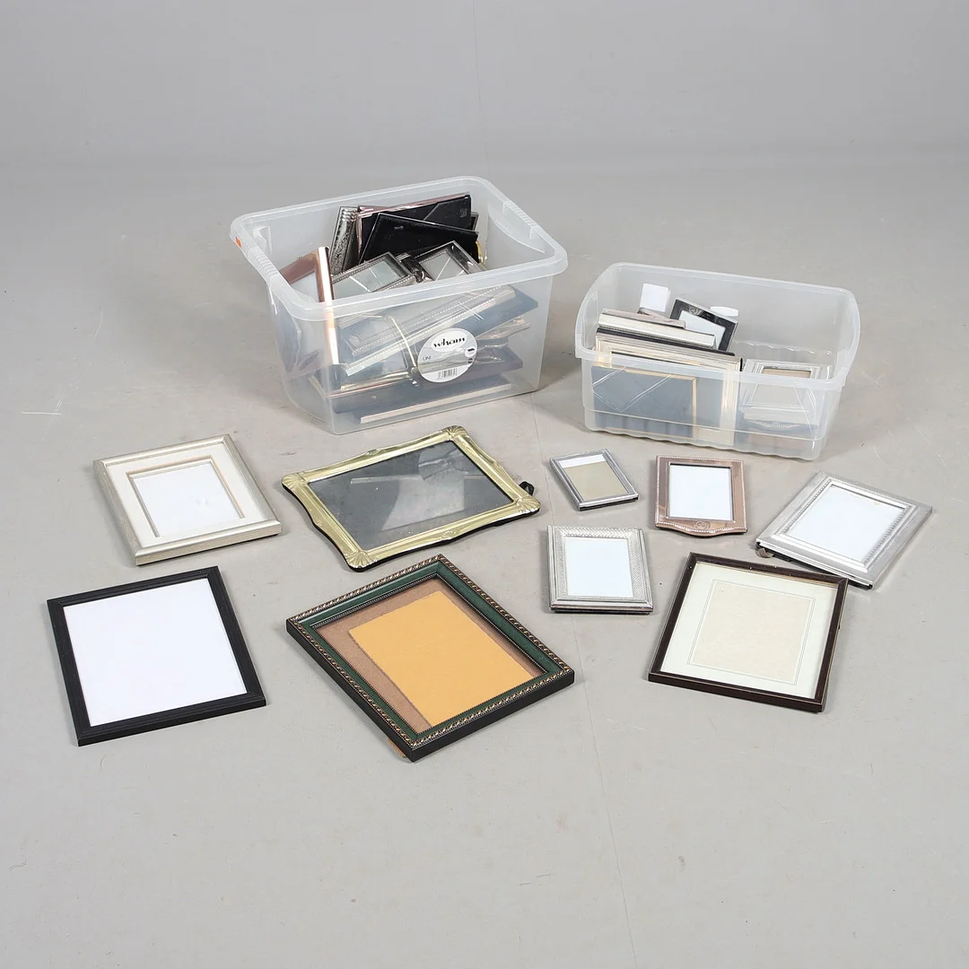 A LARGE GROUP OF PLATED AND OTHER PHOTOGRAPH FRAMES. — Silver plated — Lawrences Auctioneers