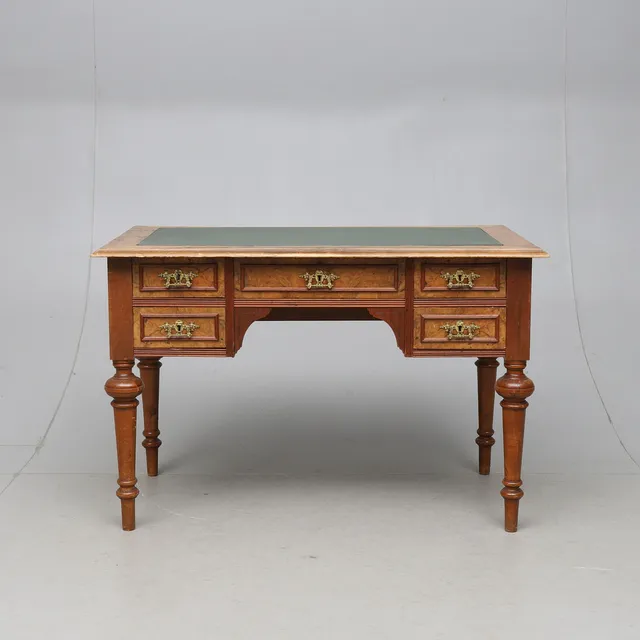 SKRIVBORD, nyrenässans, 1800-talets slut.