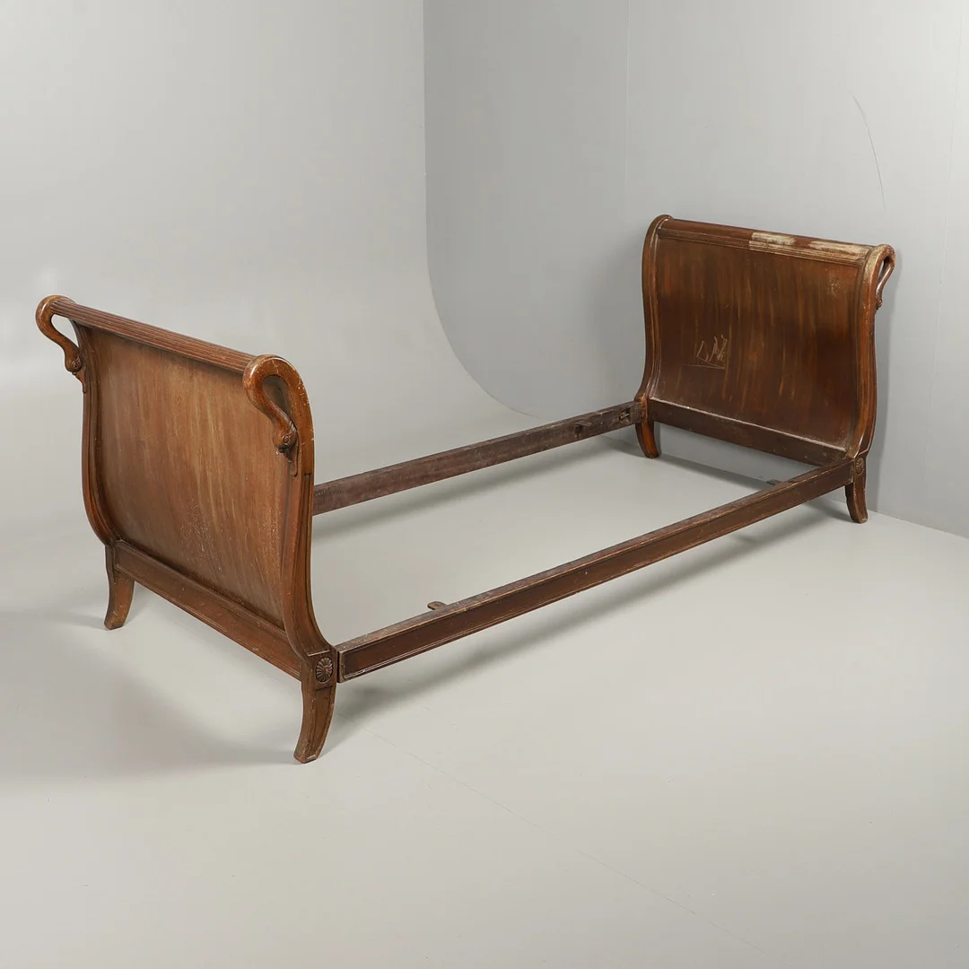 A FRENCH EMPIRE STYLE DAY BED. — Other — Lawrences Auctioneers