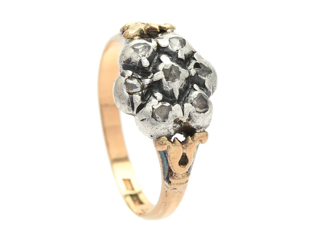 RING, 18K guld och silver, 7 rosenslipade diamanter stl 16,75 mm, vikt 3,6 g flera diamanter skadade. — Smycken/Ring — Kaplans