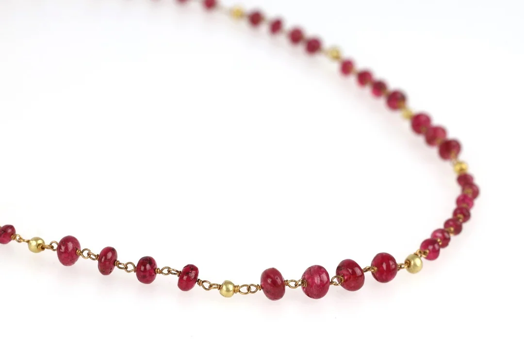 Natascha Trolle: Spinel and diamond necklace of 18 kt. gold, L. 39.5 cm. — Jewellery/Necklaces, pendants — Lauritz