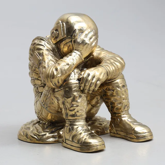 LARS TUNEBO. LARS TUNEBO. "Future thinker (golden)", brons, polerad brons, signerad, numrerad 1/29.