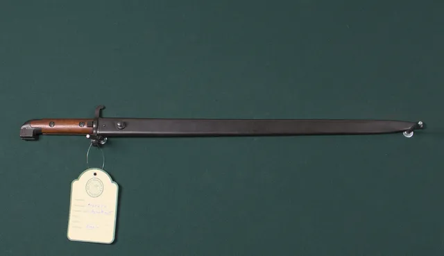 Bajonett, svensk, m/1915, Carl Gustaf Stad, med stålbalja.