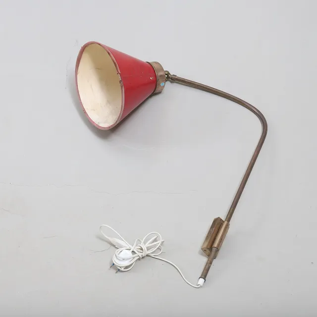 JOSEF FRANK. Vägglampa, mässing, modell G 2484, Svensk Tenn, 1900-tal.
