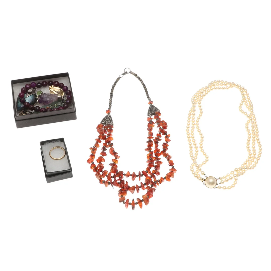 ASSORTED JEWELLERY AND COSTUME JEWELLERY. — Costume Jewellery — Lawrences Auctioneers