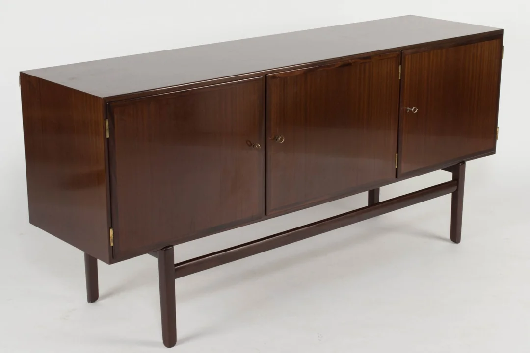 Ole Wanscher. Rungstedlund mahogany sideboard — Furniture/Cabinets, chests of drawers — Lauritz
