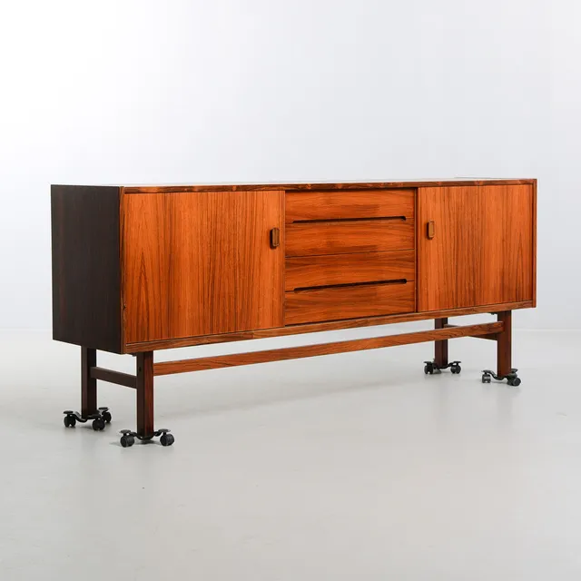 NILS JONSSON. Sideboard, "Arild", jakaranda, Hugo Troeds, 1960-tal.