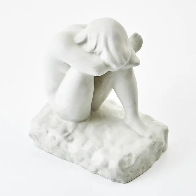MATTI HAUPT (1912-1999) Kvinna, skulptur i glaserat porslin, signerad i godset Matti Haupt.