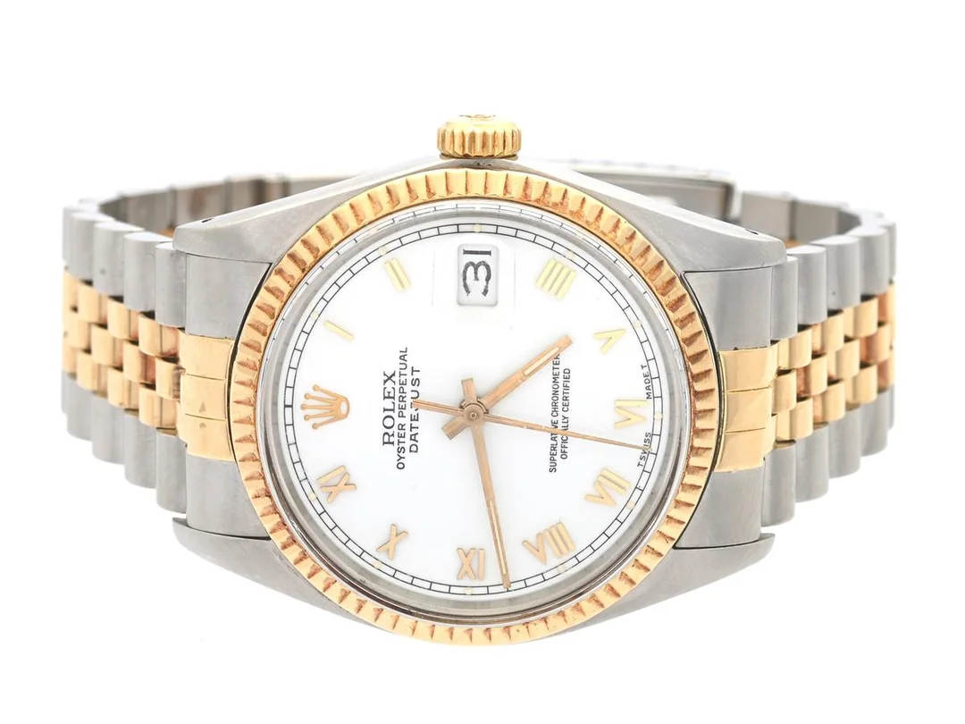 ROLEX, Oyster Perpetual, Datejust (T Swiss Made T), Chronometer, Ref nr. 16013, Serie nr. 9280623, Cal 3035, Verk nr. 1557845, Boett nr. 16000, herrur, 36 mm, stål/guld, automatisk, plexiglas, datum, servicebehov, skadad boett (porer), Jubileelänk, viklås, Ref nr. 62523H.18-K8/455, ca 1986, box, ytterkartong. — Klockor/Rolex — Kaplans