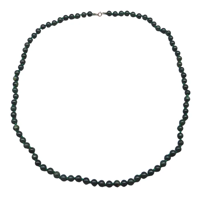 JADEPERLENKETTE MIT FEDERRINGVERSCHLUSS.