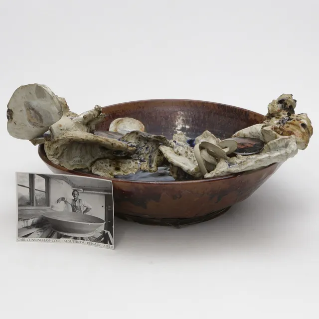 CARL CUNNINGHAM COLE. SKULPTURFAT, keramik, Algutsboda, signerat.