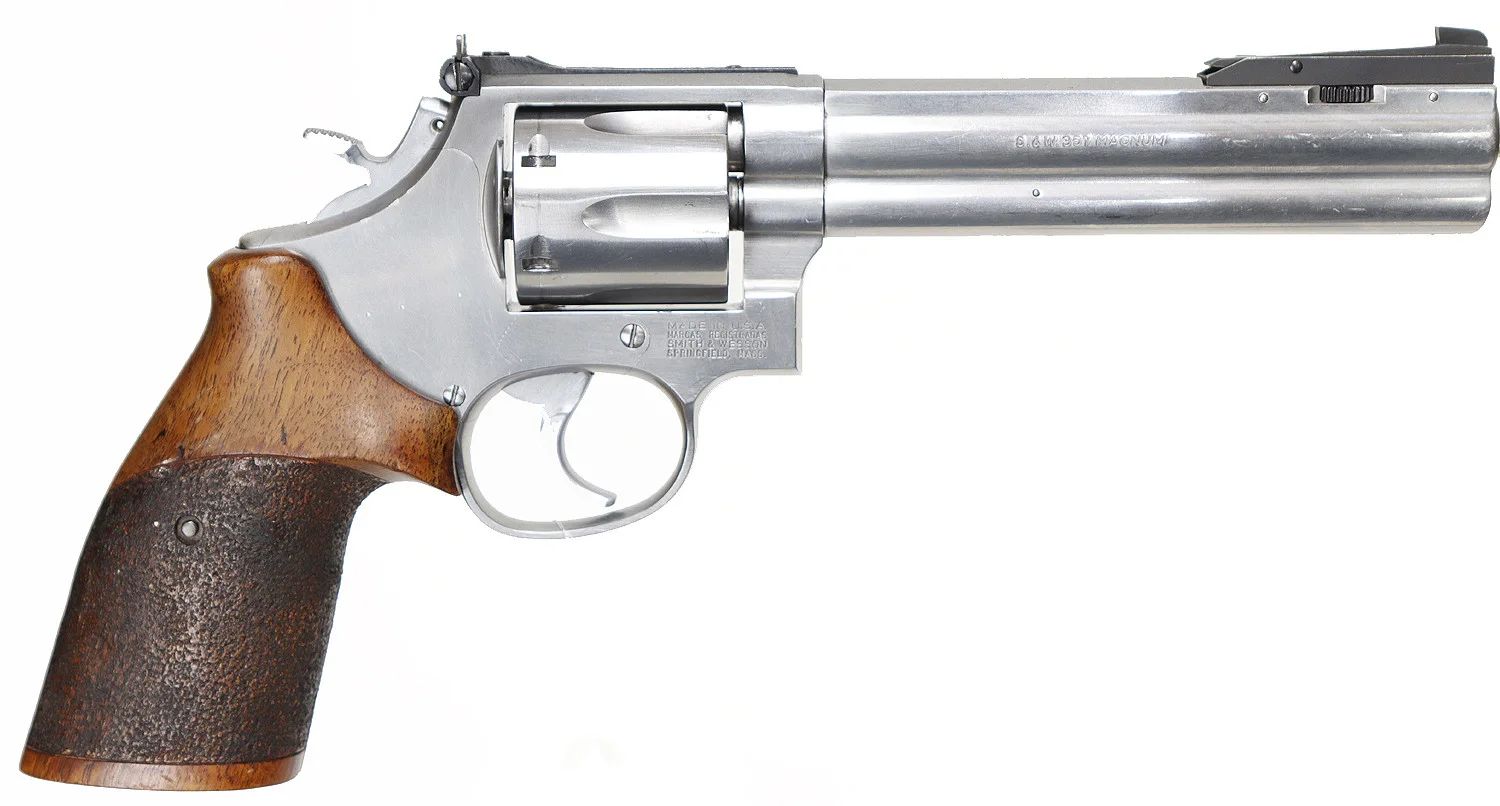 195. REVOLVER, amerikansk, Double Action, fabrikat Smith & Wesson, modell 686-3 AF, kaliber .357 Magnum, tillv.nr BNZ2916, se-nr SE2321521. — Revolvers — Walter Borg