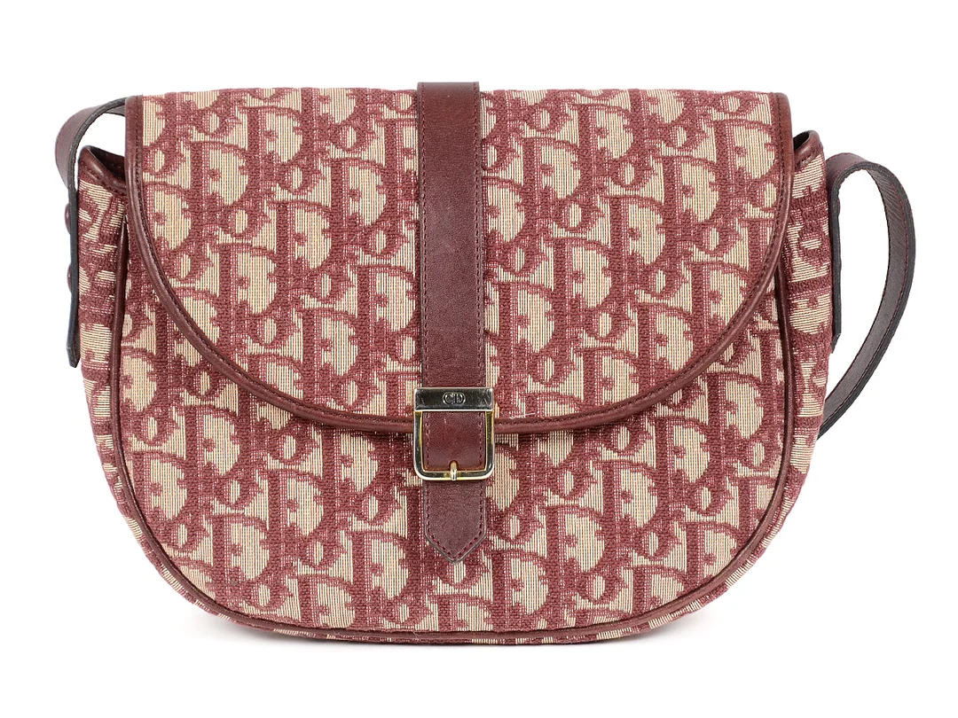 VÄSKA, CHRISTAIN DIOR, vintage, vinrött/beige tyg, vinrött läder, 22x 18x6cm. — Accessoarer/Väskor — Kaplans