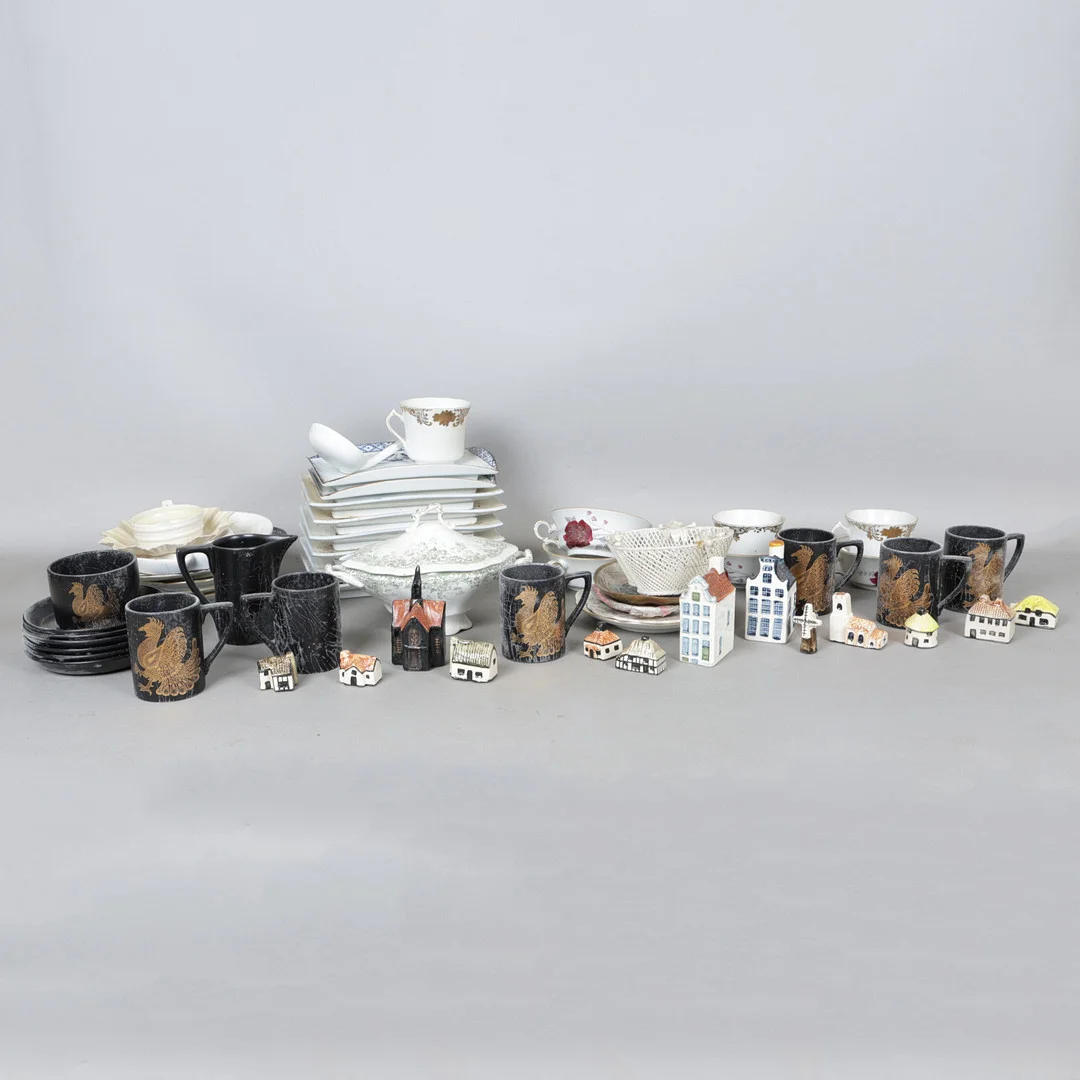 A COLLECTION OF MIXED CERAMICS (QTY). — European — Bishop & Miller