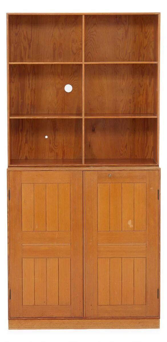 Cabinet with matching plinth and bookcase of solid Oregon pine. Cabinet with one large and two small drawers. Made by Rud. Rasmussen cabinetmakers. (3) — Modern Furniture — Bruun Rasmussen