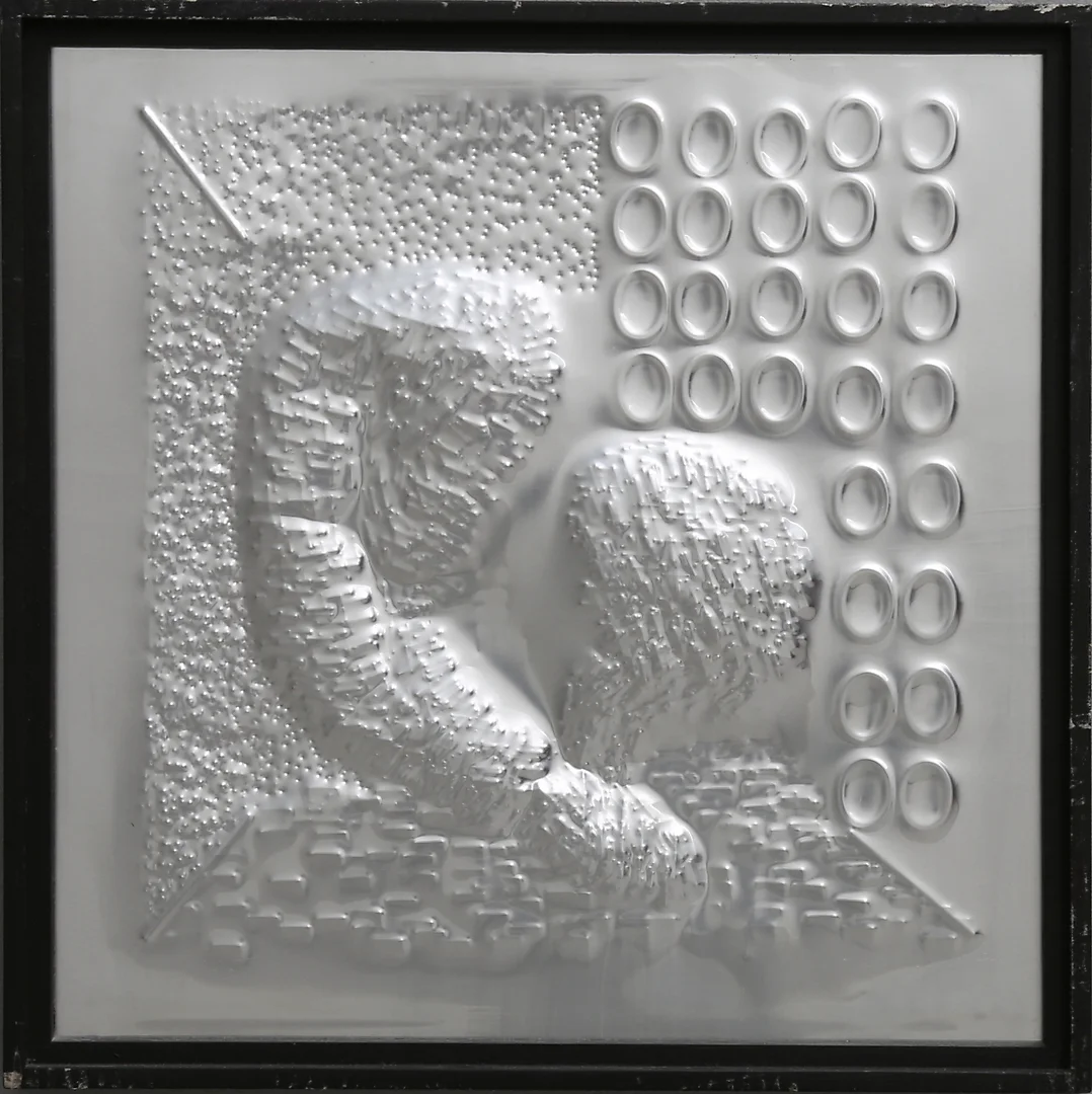 ALEXIUS HUBER. Utan titel, signerad, relief av aluminiumplåt, nummer 48/375. — Sculptures & Bronzes — Crafoord Auktioner Lund