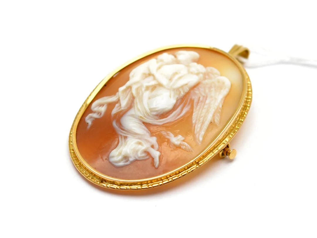 Brosch/Hänge 18K 8,1g Camé, smått skadad — Smycken/Brosch — Kaplans