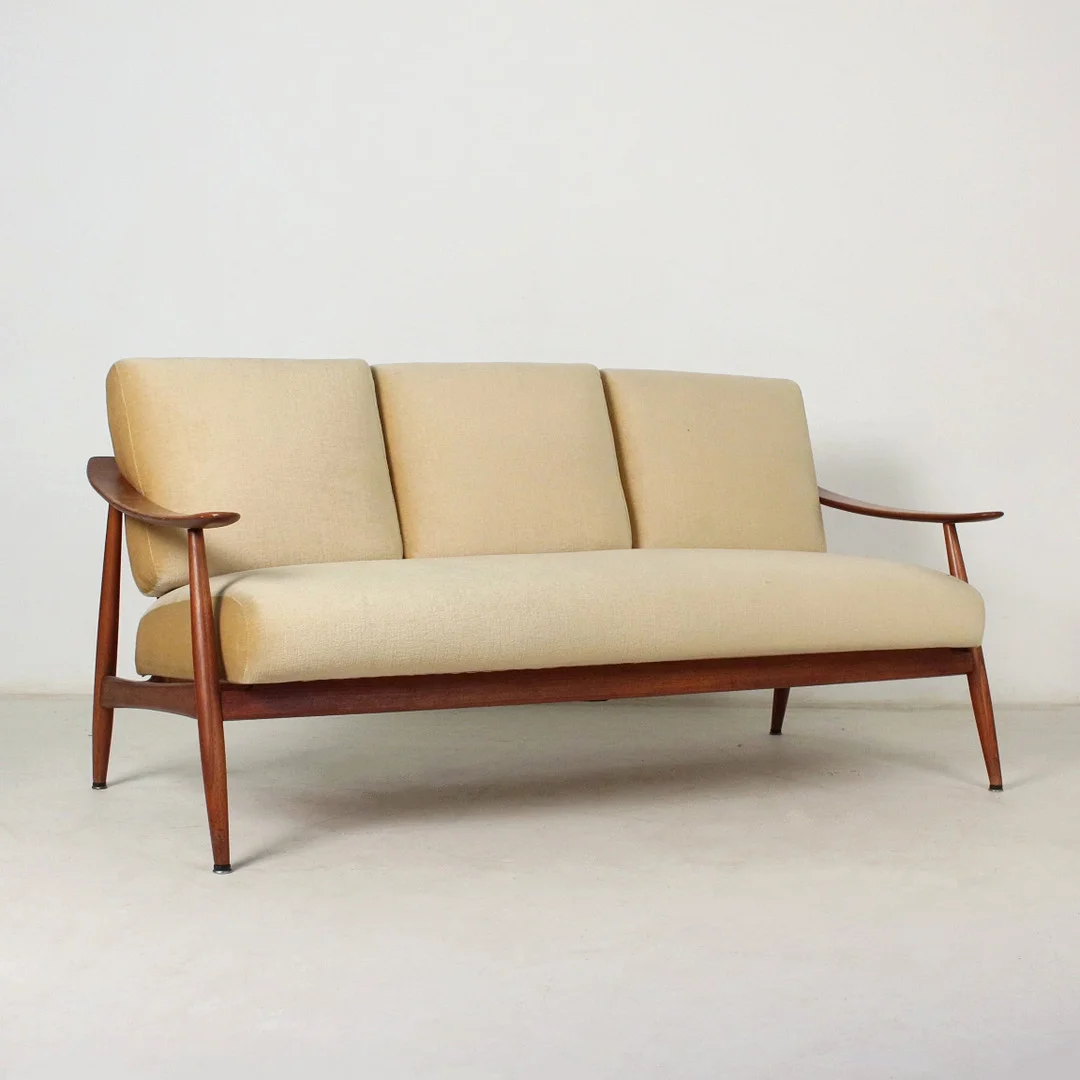 Sofa, Teak, 1960er Jahre, Deutschland. — Sofas & Seatings — Stockholms Auktionsverk Düsseldorf/Neuss