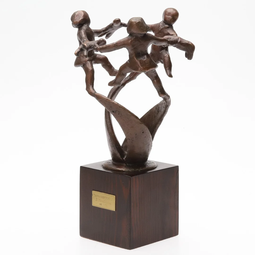 BROR FORSLUND. SKULPTUR, Brons "Dansa min docka", signerad, nr 170. — Sculptures & Bronzes — Örebro Stadsauktioner