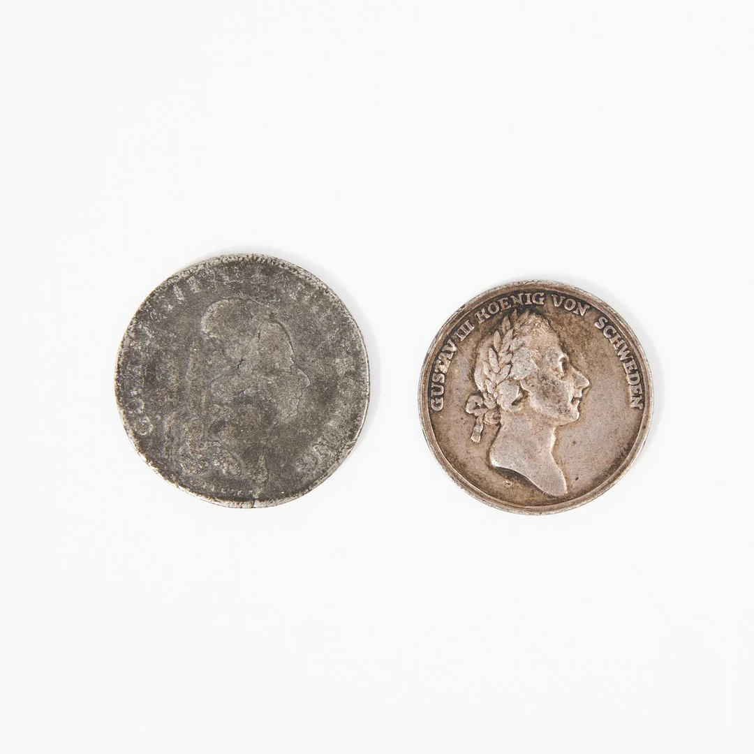 MYNT, 2 st, 1700-talets sista kvartal, minnesmynt Gustav III, - "Oförgängelig sedan den 29 mars 1792", och "Starb Durch Meuchelmord- Den 29 merz 1792". — Coins & Banknotes — Stockholms Auktionsverk Magasin 5