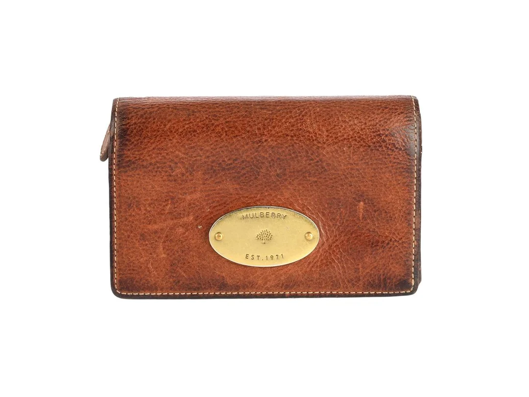 PLÅNBOK, MULBERRY, brunt läder, mässingfärgade beslag 14x10 cm, kort, mynt, sedel, bruksslitage. — Accessoarer/Plånböcker — Kaplans